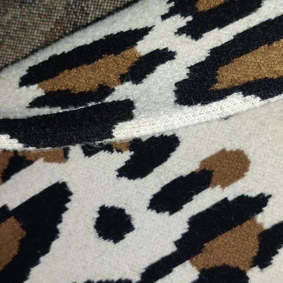 Tahari Animal Print Cardigan - Size M/L - Picture 9 of 9